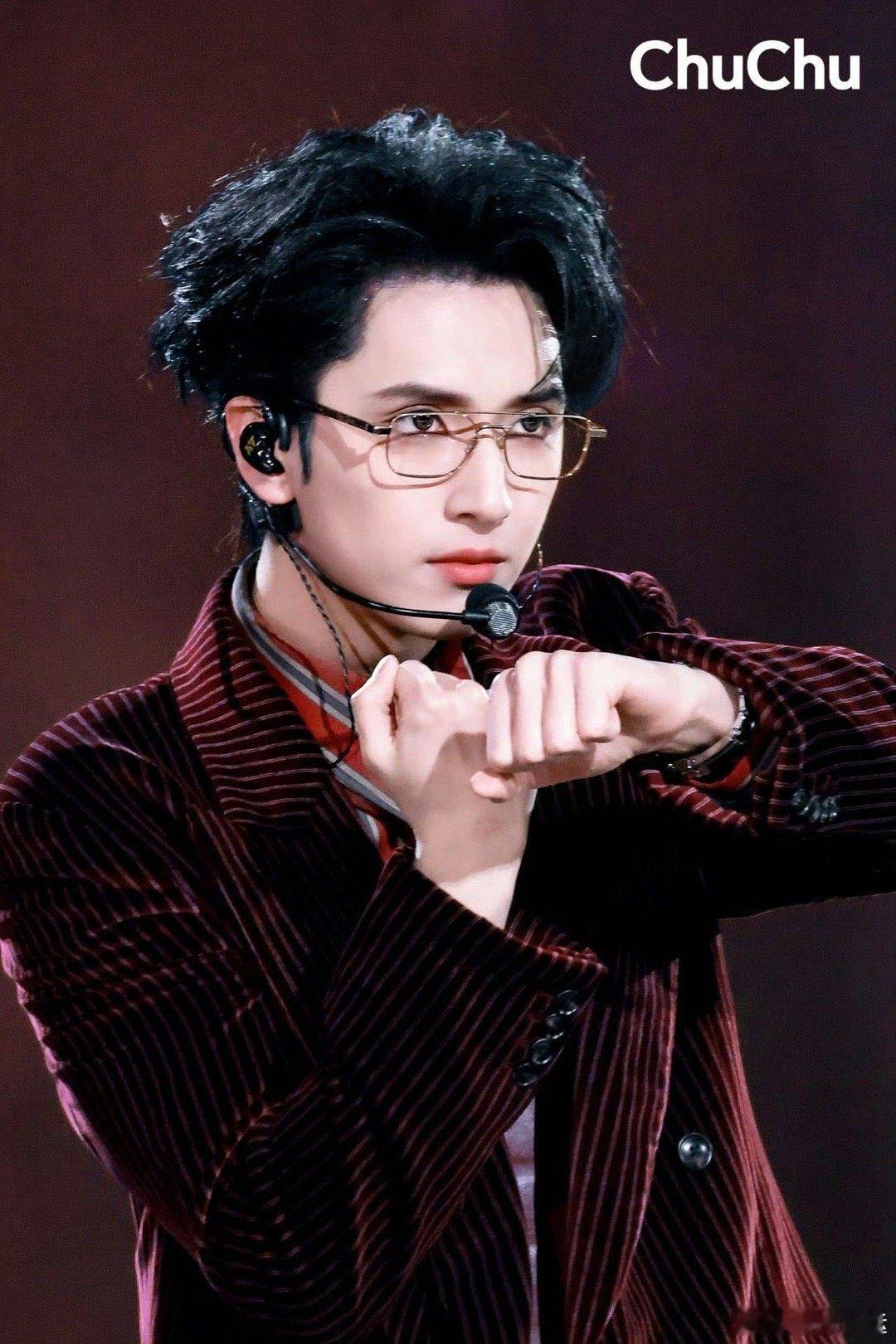 严浩翔别让霸总跳这些看起来斯文帅气，还是很会玩的 