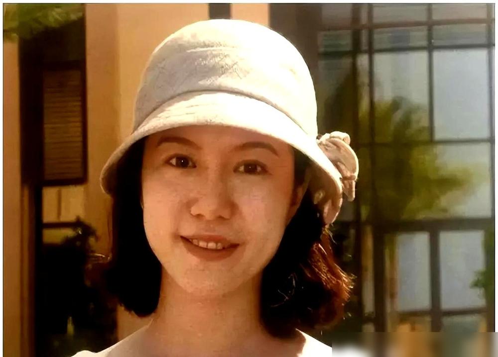 34个大箱子。
​
翁帆一个人，就这么悄悄地，把杨振宁的一辈子给打包带走了。
​