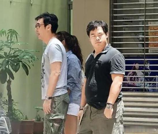 章小蕙和钟镇涛的儿子，一胖毁所有，谁胖了也不行，眼睛跟他爸年轻时一样，其他都能忍