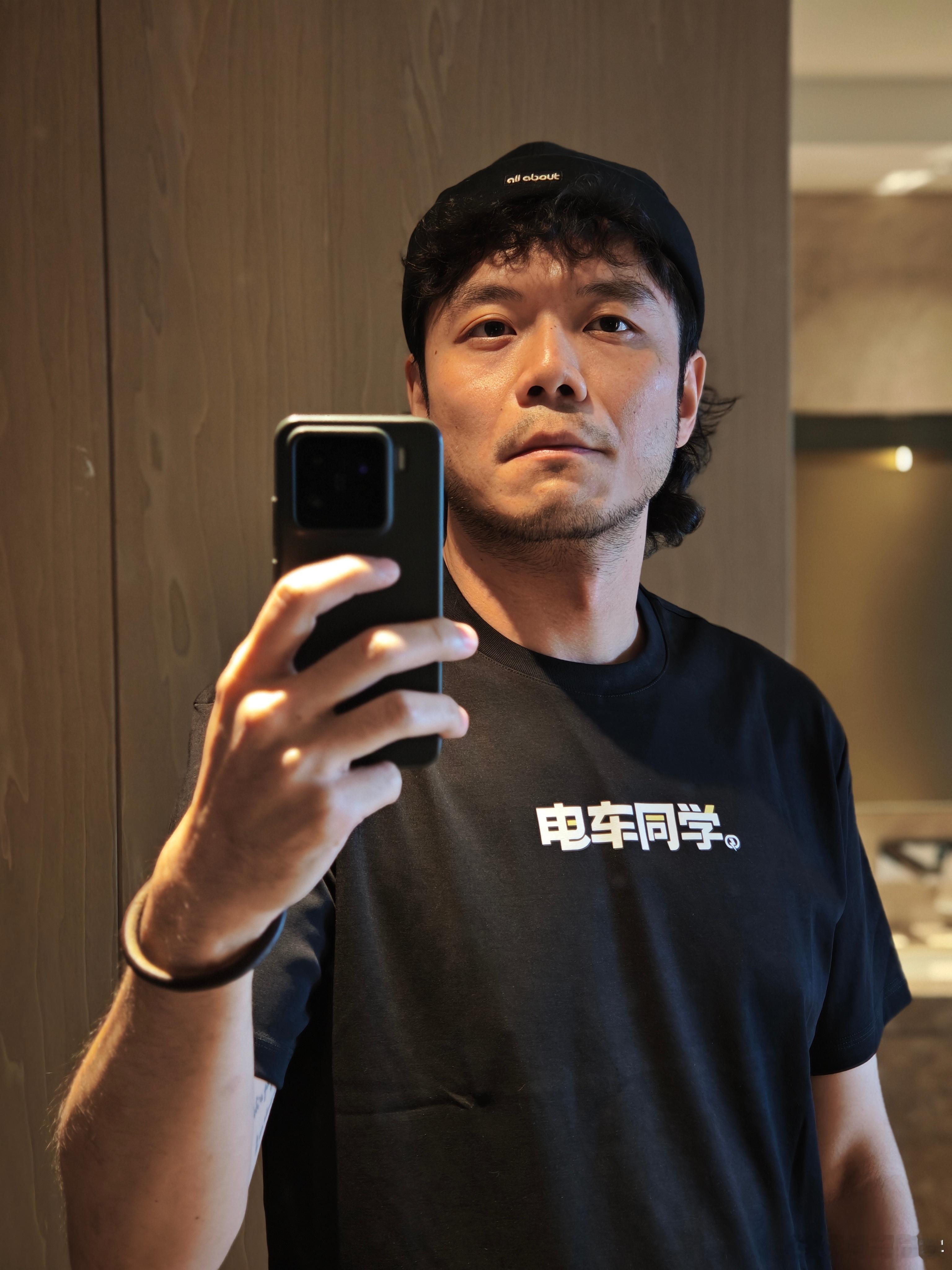 我也有周边了吗，我吗？当我穿上这件战袍的时候，意味着不得不开始做大片了hhh电车