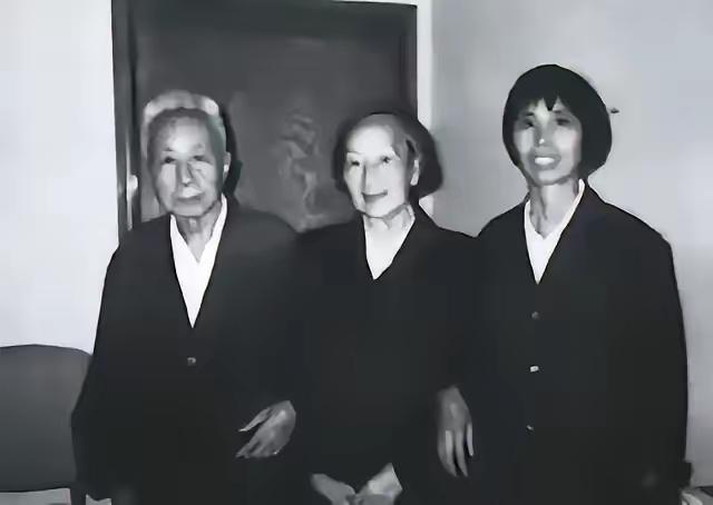 1981年，失散46年的西路军女团长王泉媛再见前夫王首道时，开口第一句就问：“当