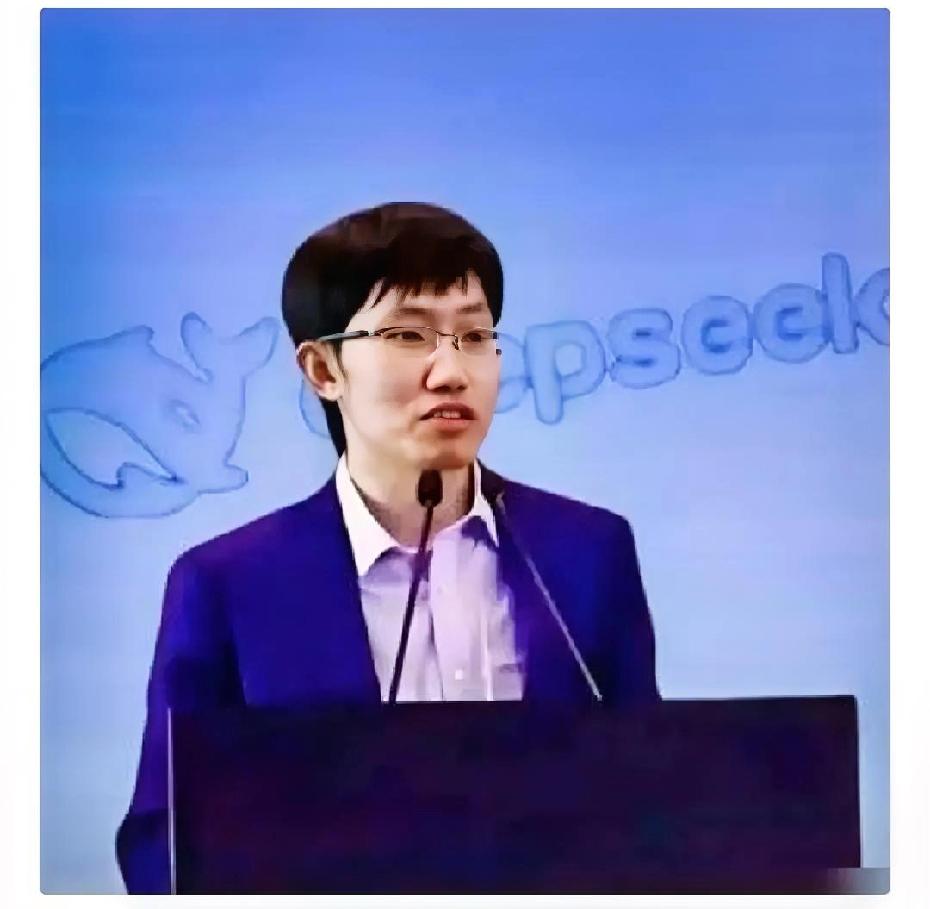 梁文峰，再次直击中国AI行业痛点！他指出，中国与美国的AI差距并非时间，而是“原