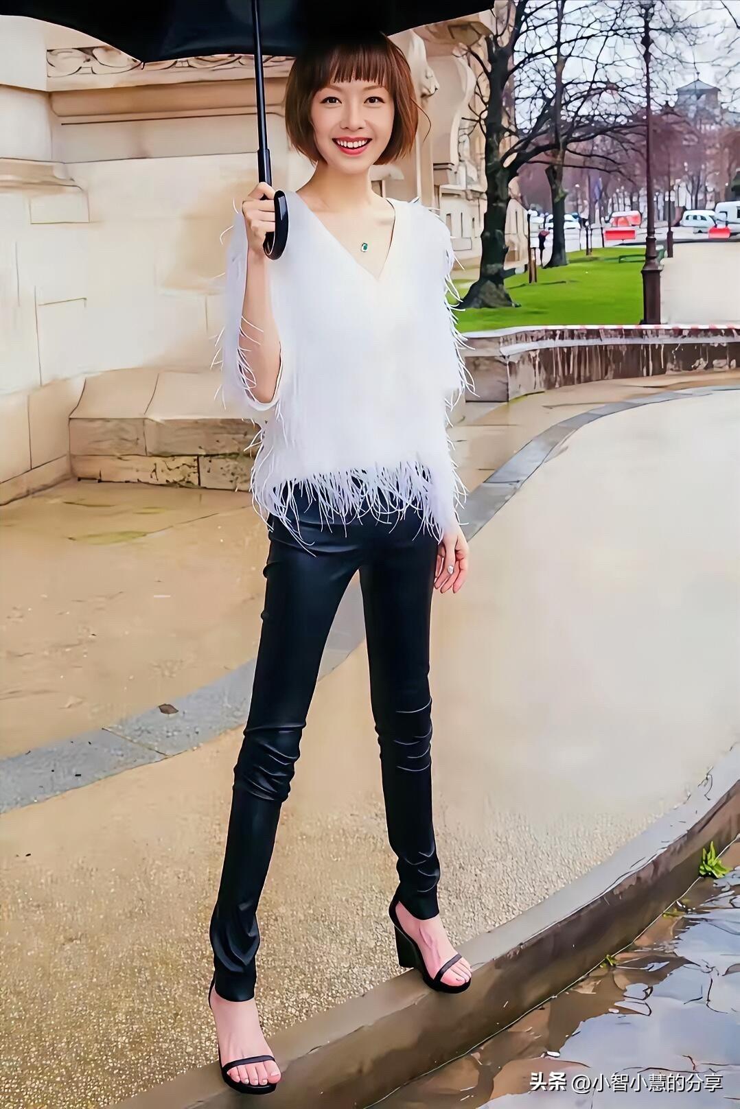 她曾是央视90年代最受欢迎的央视女主持人之后，一直以来的形象就是瘦小，但她皮肤白