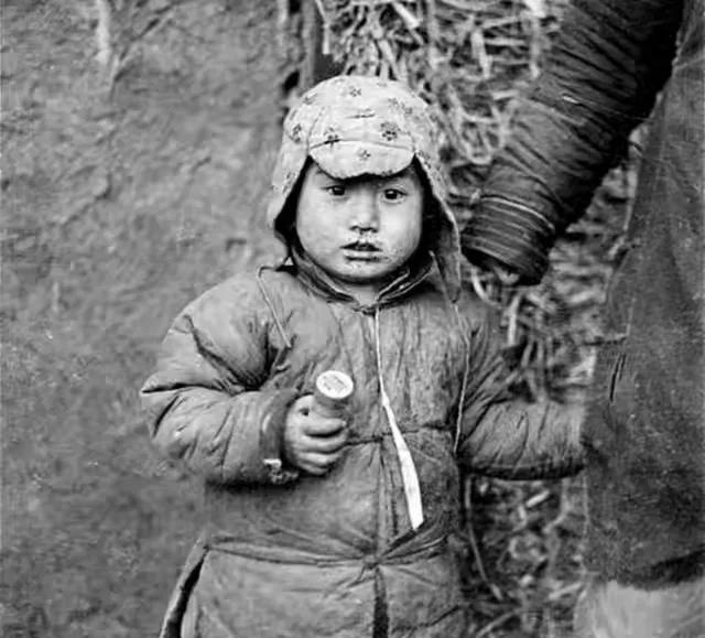 1937年，年仅5岁的小金子，被日寇抓获，临刑前他高呼：妈妈不怕，我不哭！

王