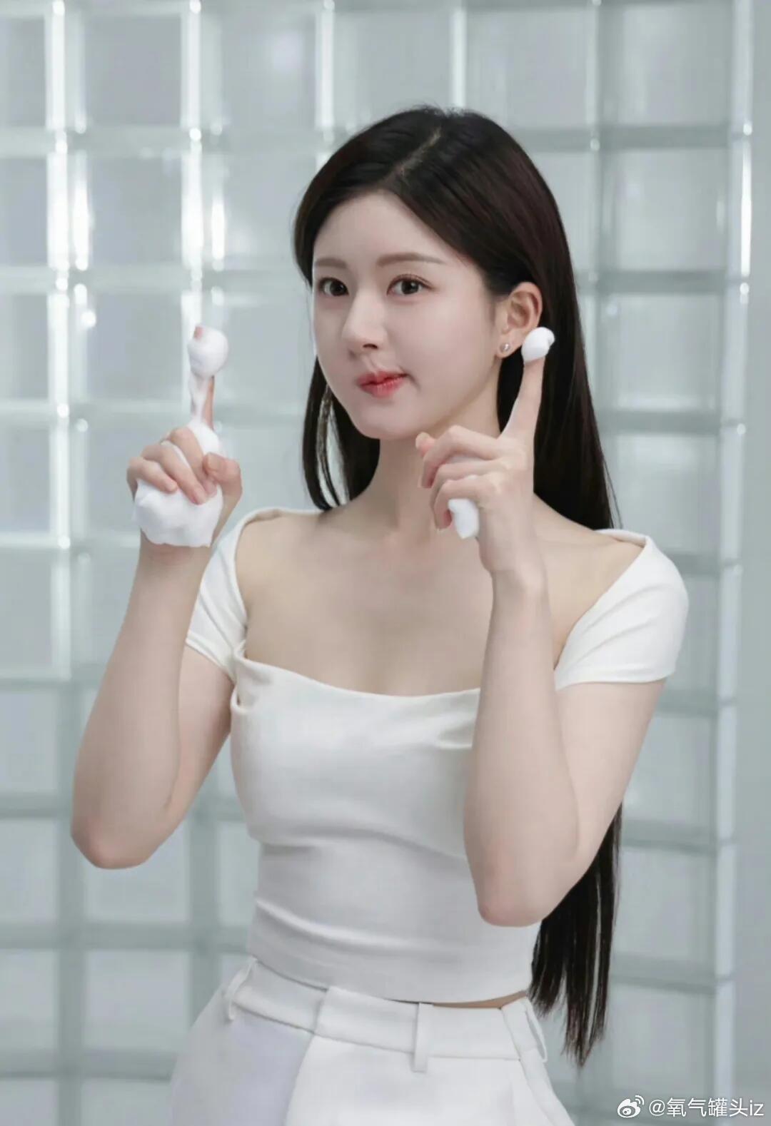 娱乐明星赵露思抹胸丰满可爱白嫩太美了 ​​​