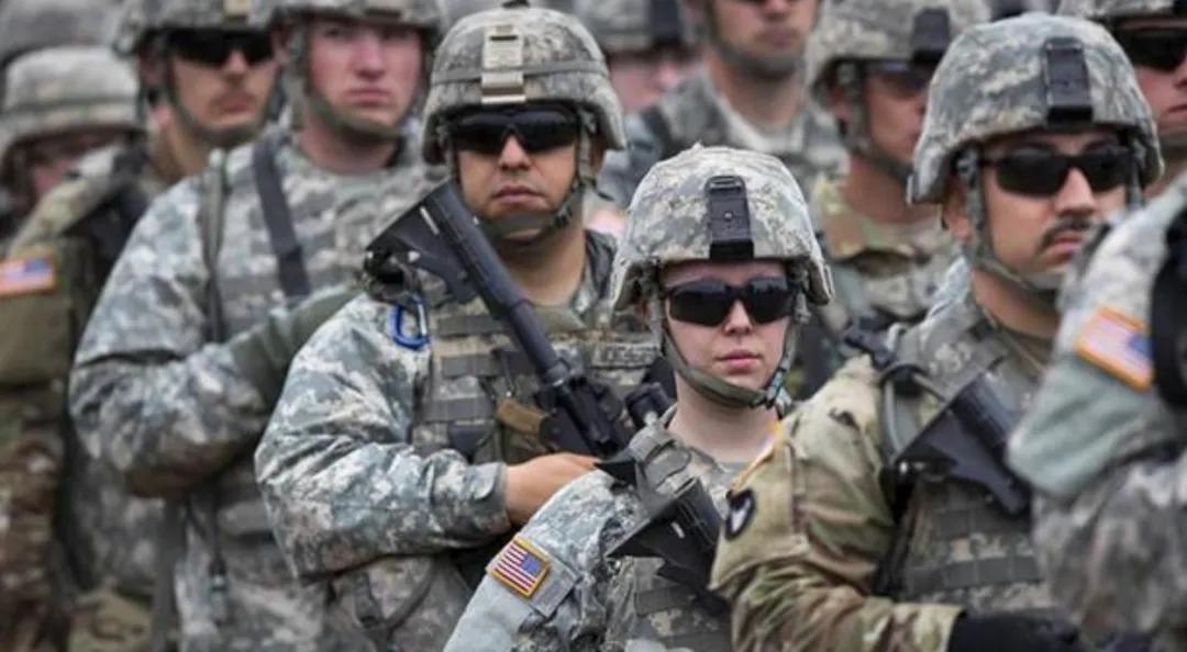 美国军人真实地位有多低？为啥说是“贼配军”？征兵毫无底线！
号称全球最强的美军，