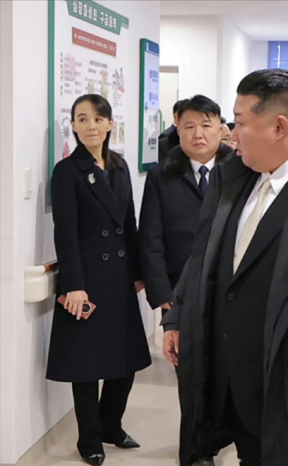 “亚洲一姐”用的手机是荣耀的折叠屏？ 