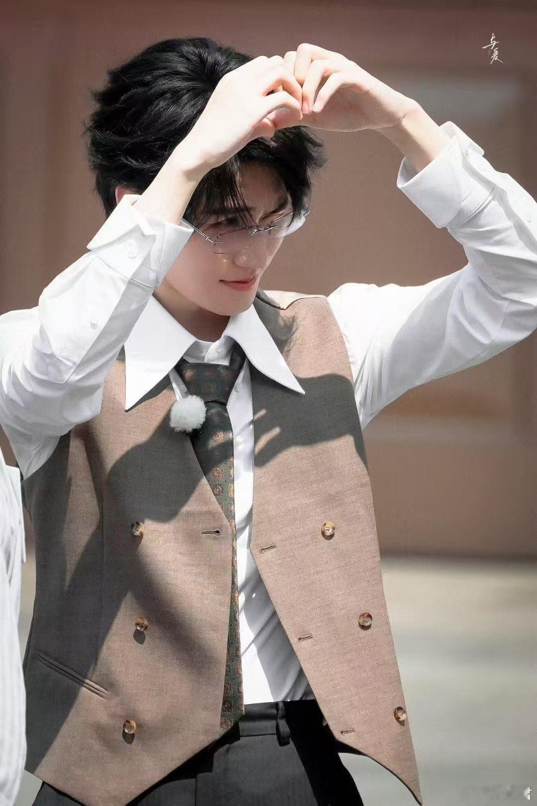 张真源疑似跑男团最后的老实人 被哥哥姐姐集体赔罪，张真源这老实人待遇也太让人羡慕