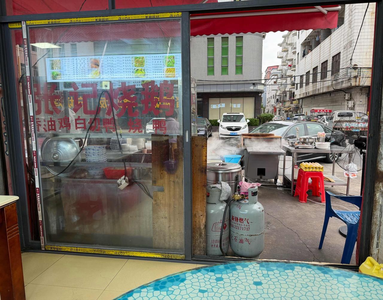 寮步的这家早餐店，07年开到现在，马上就20年了。

  一个店，一个家，东莞有