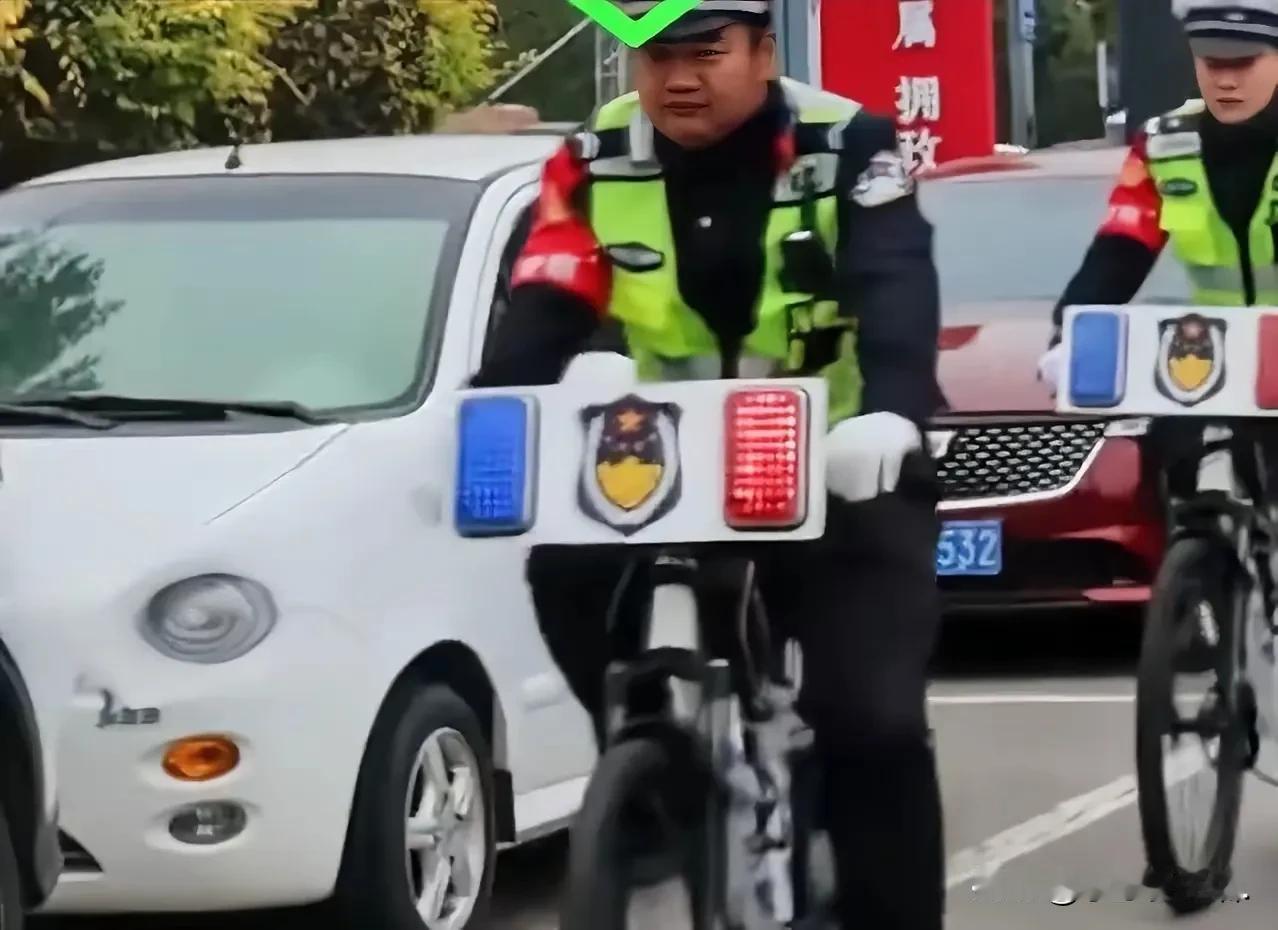 “小单车，大作用！警用自行车，为城市安全护航。”
 
嘿，家人们！今天咱可得好好