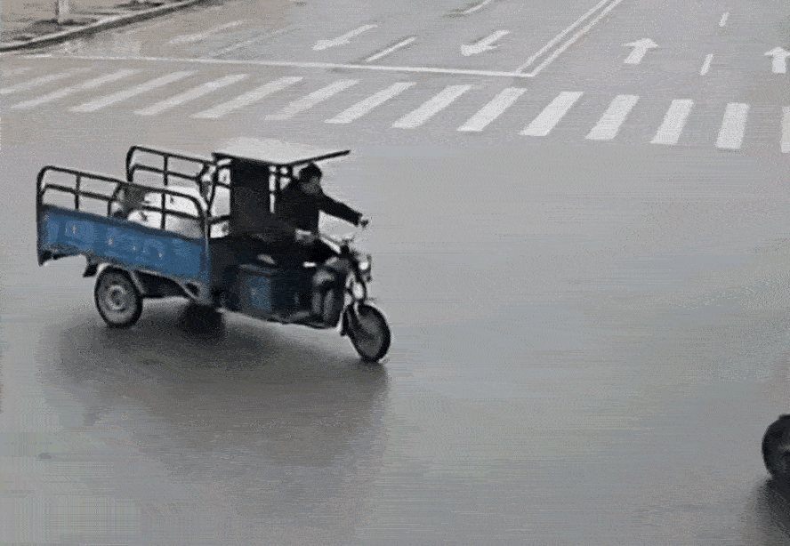 红色牌子的三轮啥牌子的呀？