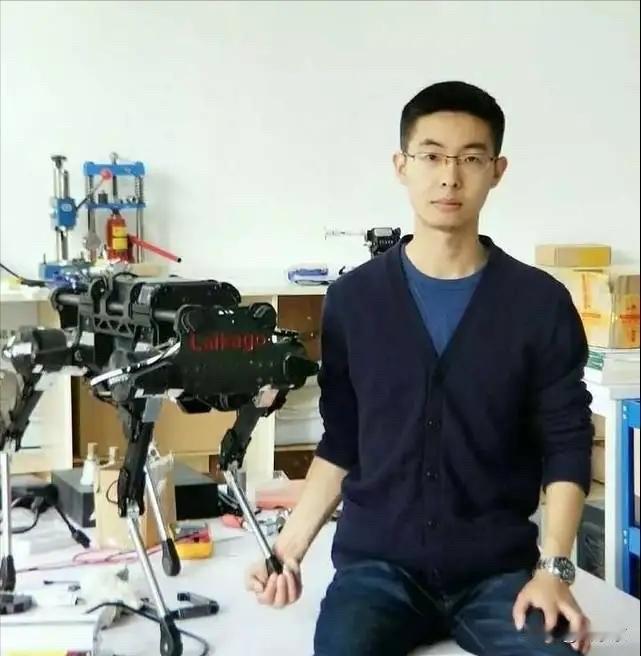 一觉醒来，浙江大学和上海大学都沉默了，当年王兴兴因英语差被浙大拒之门外，转而去了