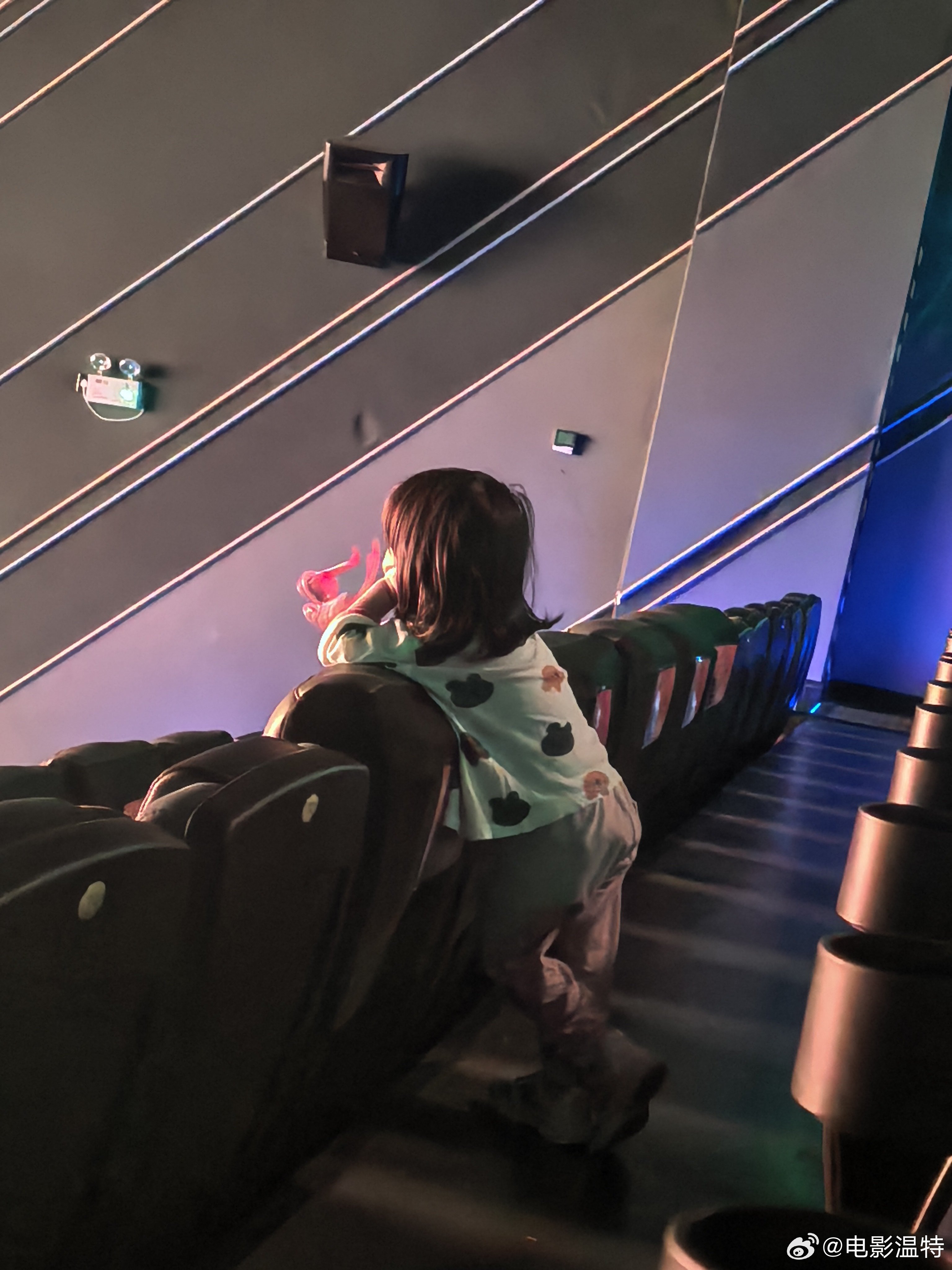 听听温特怎么说春节档前是影院开业高峰，春节档后则是影院闭店的高峰。 闭店的还能重