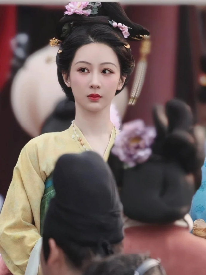 杨紫《国色芳华》妆造真的很有唐朝那味！好大气好温婉！ ​​​