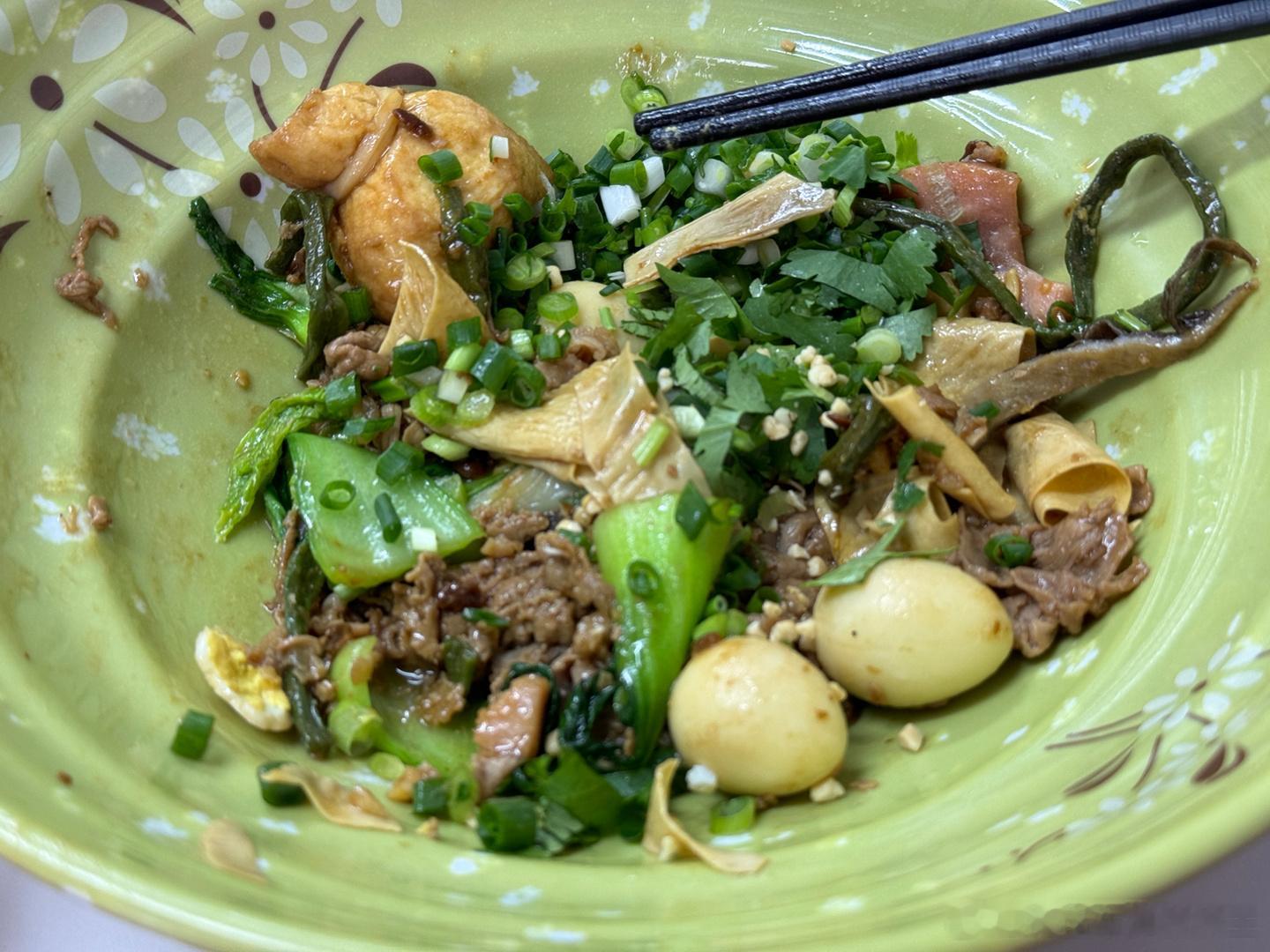 十年没吃过香锅了，真好吃，吃到一半才想起来拍照 ​​​