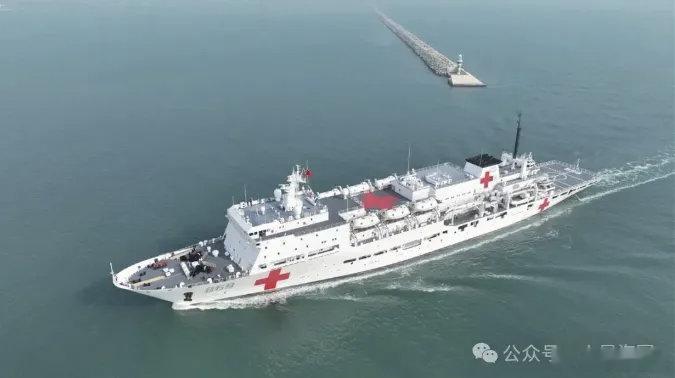 【 】军事早知道1、11月14日9时许，我国076两栖攻击舰首舰四川舰从上海沪东