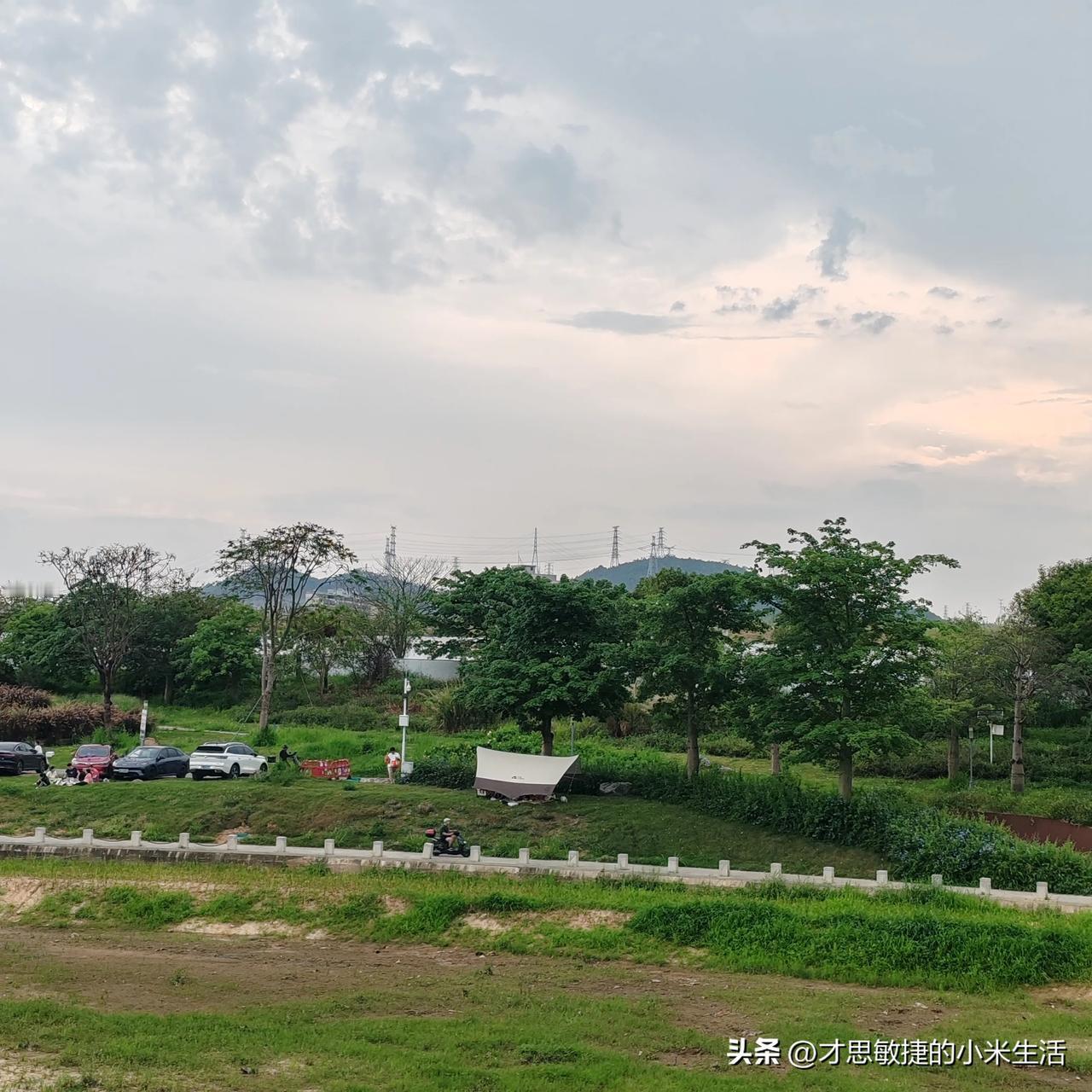 超爽，
本周上四休三，
今天就是周二了，
这周上四天班就是周末了，
又可以休息2