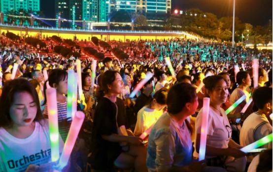 5万人挤满演唱会！网友一针见血：优秀清醒的女孩，根本没空追星。
 
这句话在网上