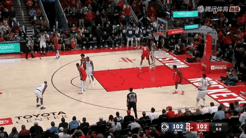 根本不需要干扰发球了。俩人围堵小卡就行，其余人投进也认了