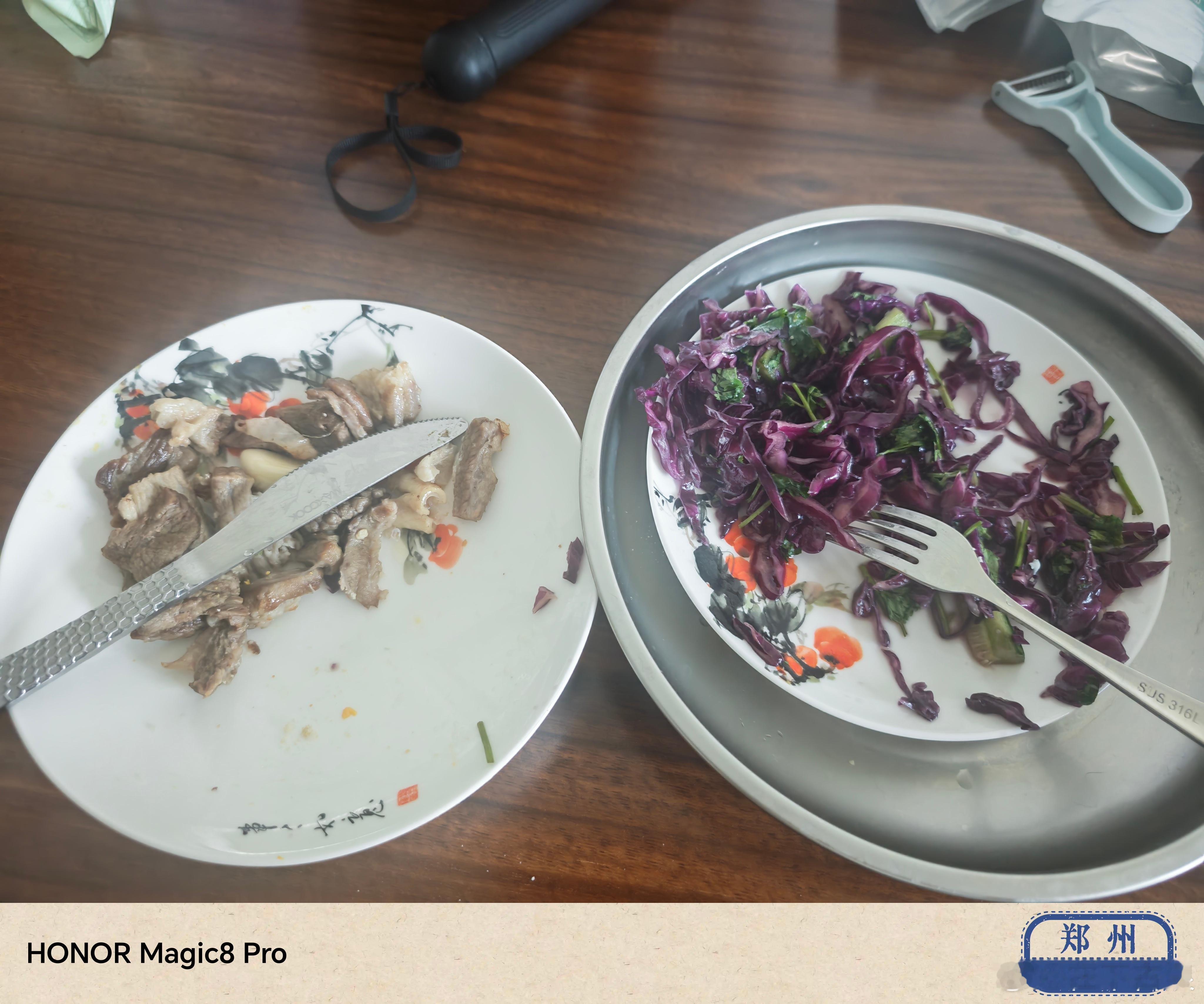 平时的习惯吃饭太快了，刻意用刀叉，这样速度慢一点…… 