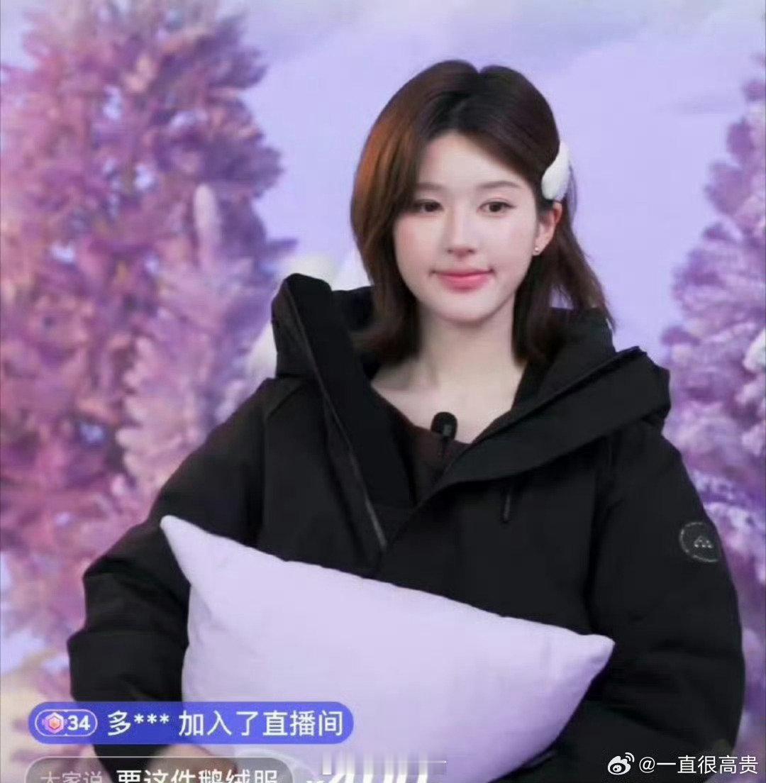 哇哦，不得不说赵露思真的是超可爱超少女呀，看她的直播状态简直太好了，让人忍不住为