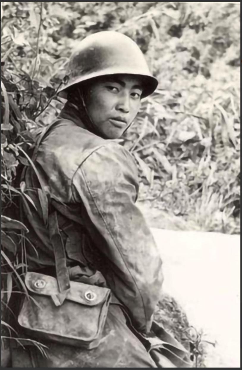1984年老山，新兵张忠顺与大部队走散，他非但不慌，反而乐了："政委说抓仨俘虏立
