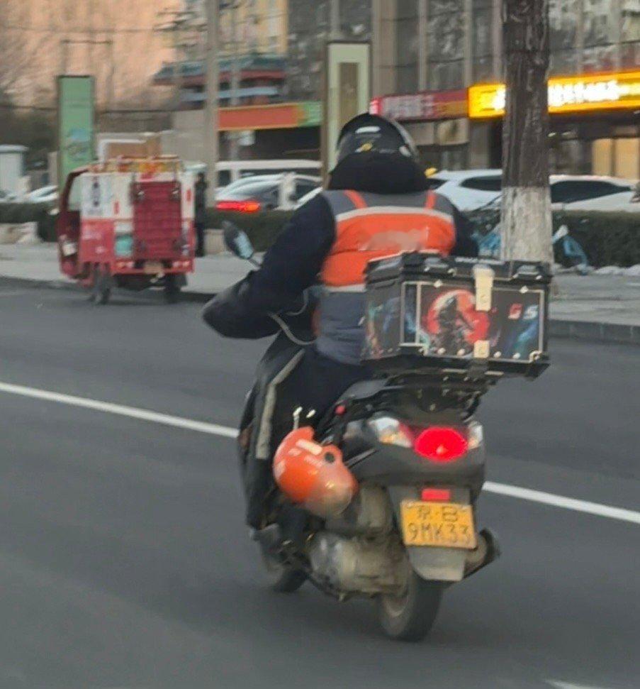 这位货拉拉大哥，咱就是说哈，没有冒犯哈！咱们这载具 可以 货拉拉啥？哈哈哈李楠说