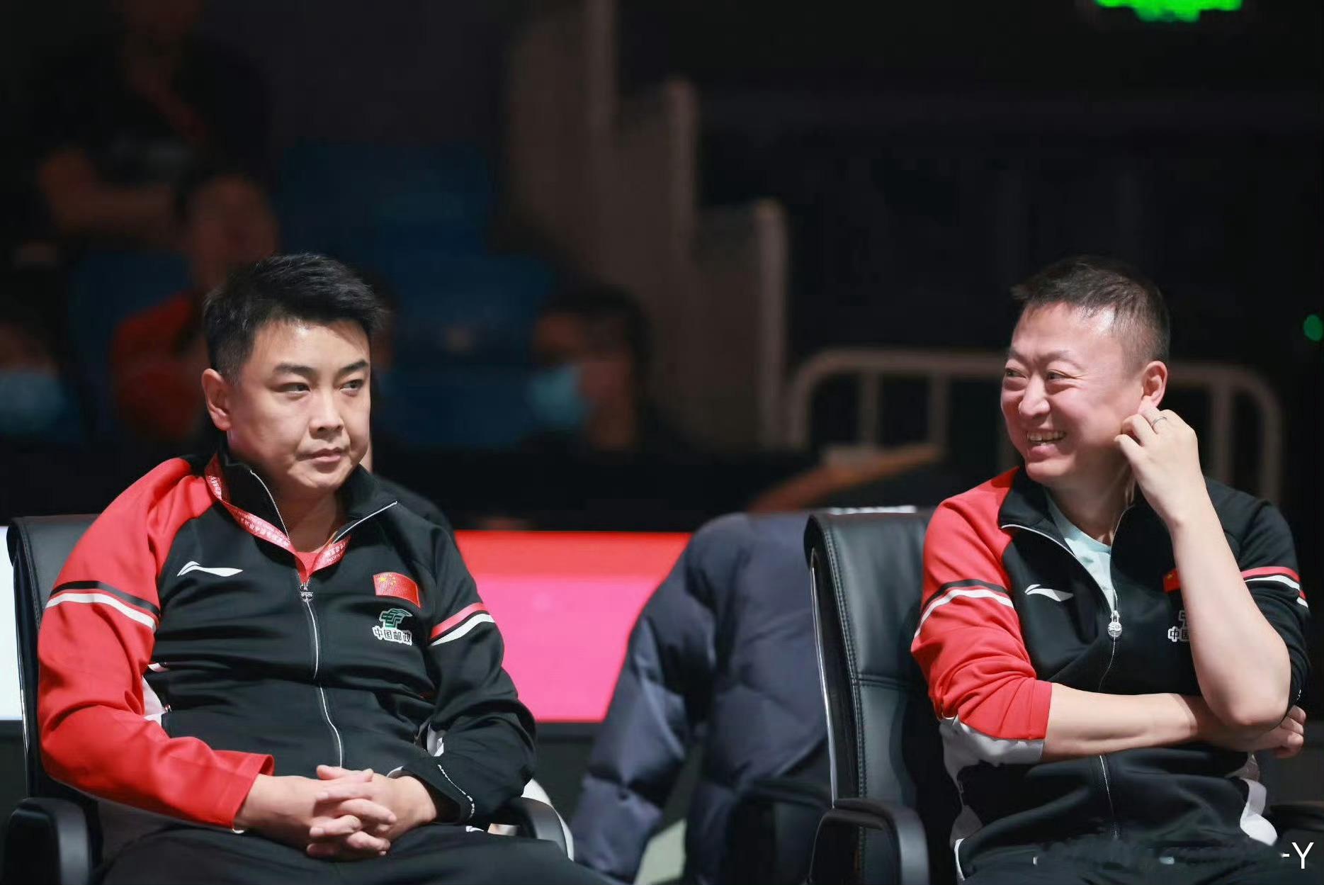 我以前总想让老琳做做眼睛现在看了老皓这样还是算了吧 不做就不做了本来就不是走颜值