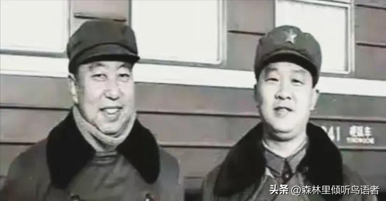 1981年，华国锋退下来了。组织部门的人专门找到他的秘书曹万贵，桌上摊开几份调令