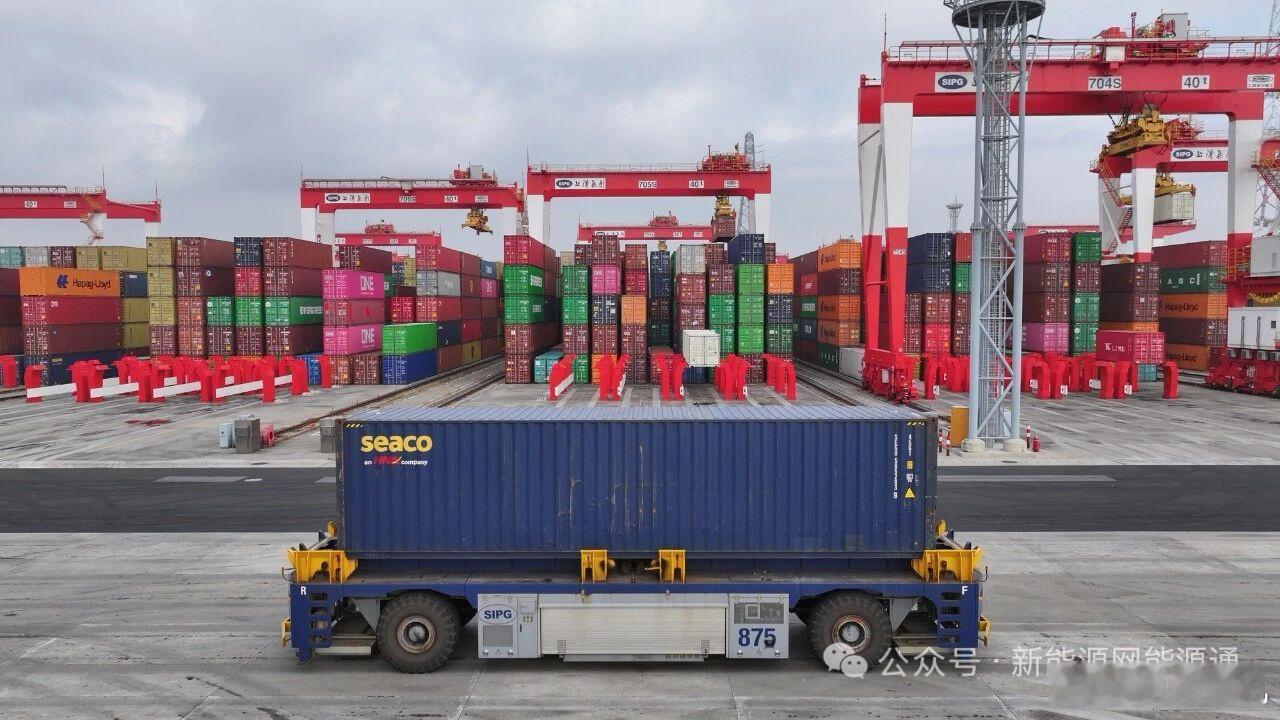 中国新能源产品成了海外抢手货其实看数据就能了解，2025年全年新能源汽车出口量达