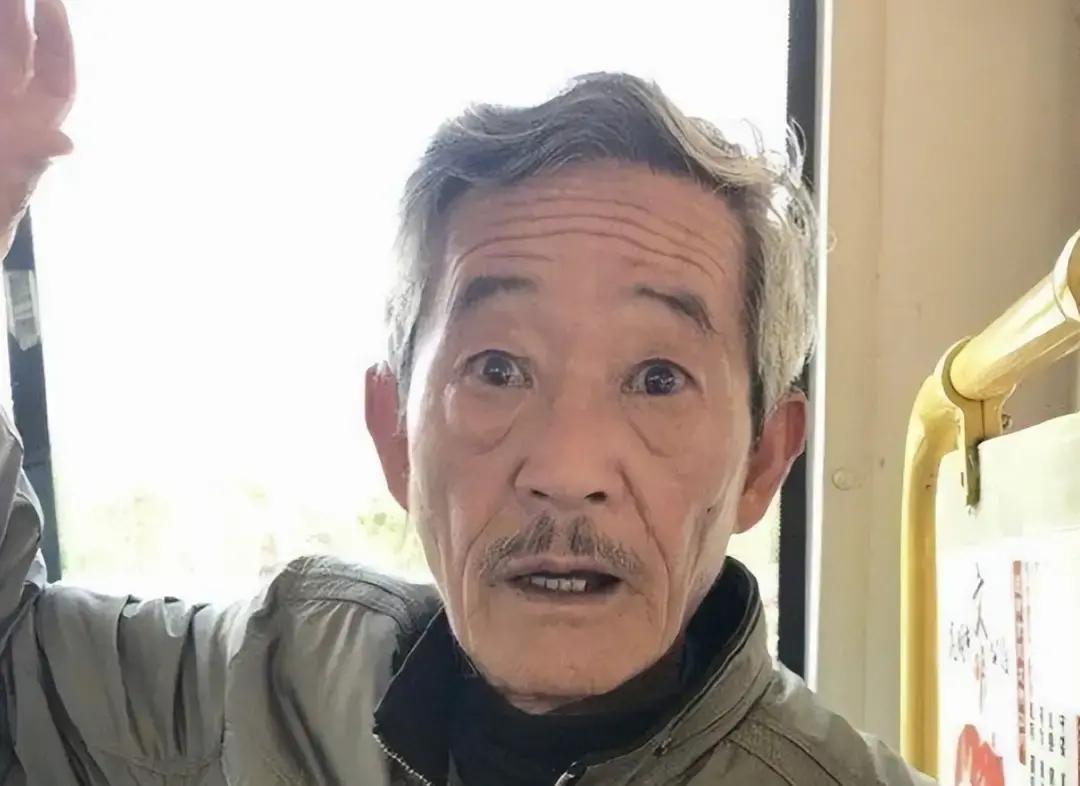 应宝林最后一次被云南本地网友碰见，是带着氧气管在外面吃饭，身形干瘦。

6月30