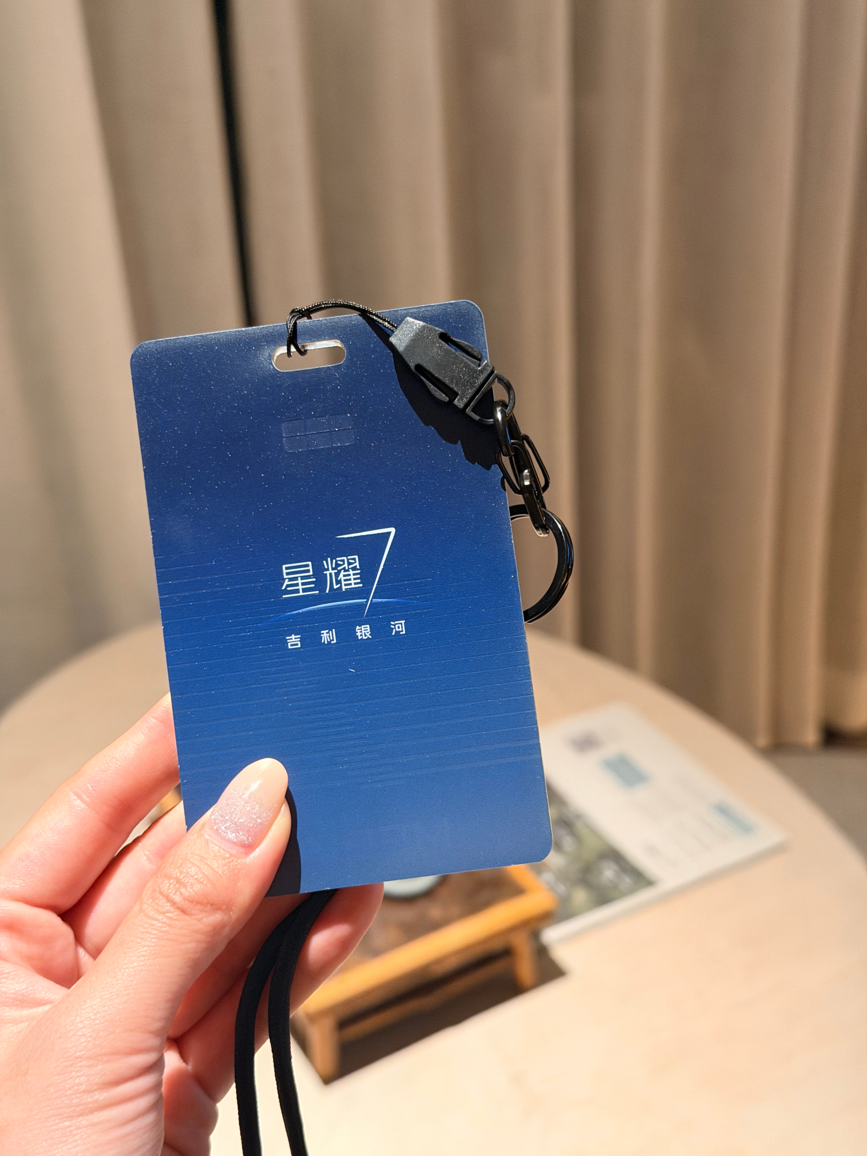 晚上从杭州开车抵达安吉，酒店盲盒开到了一间安吉英迪格的套房～明天试驾吉利银河星耀