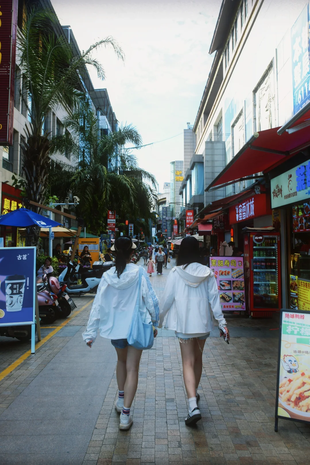 世界对女性的友谊总是缺乏想象力