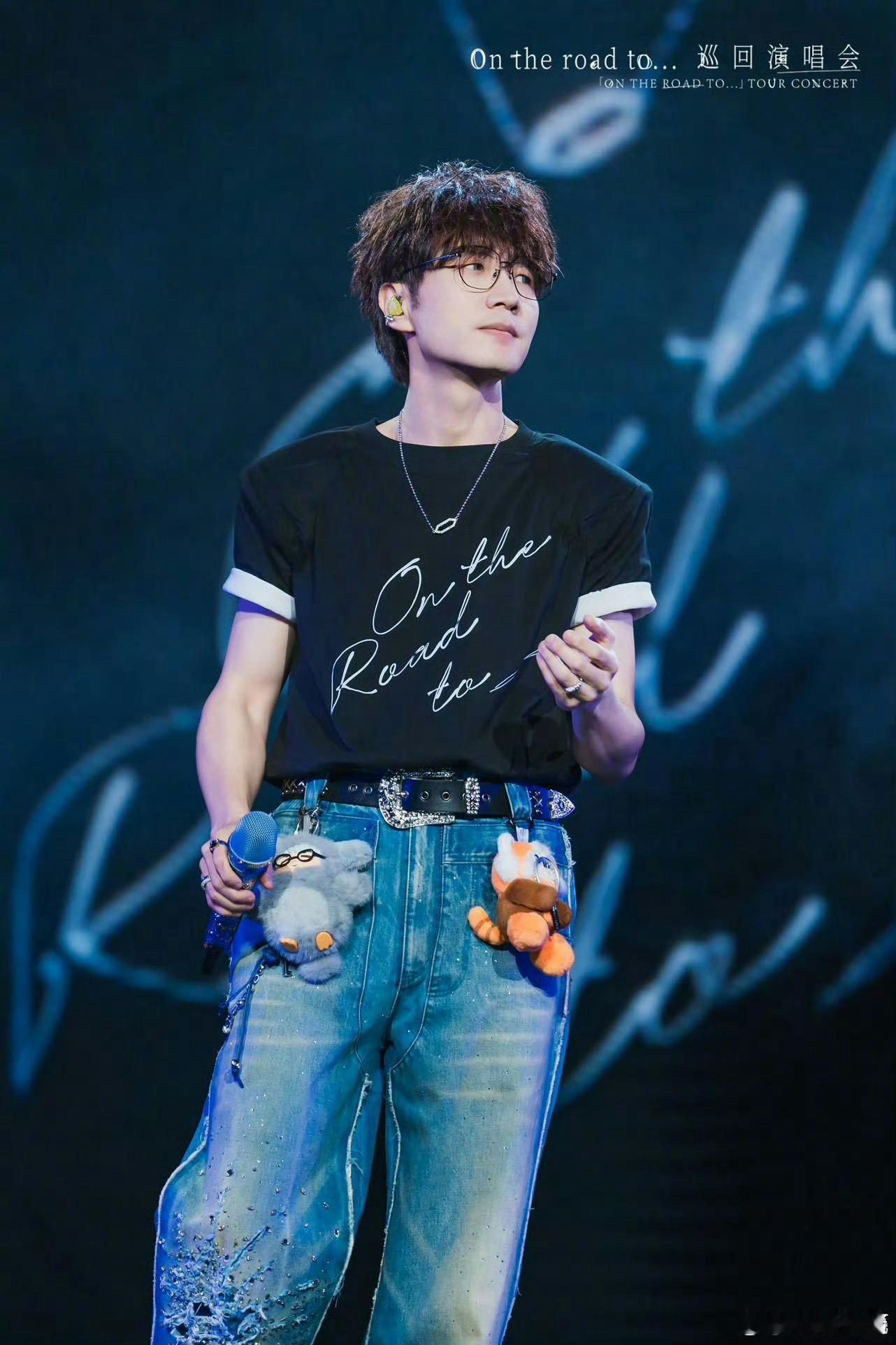 王铮亮唱得念头通达 被王铮亮的手写热搜可爱晕！跨晚三个舞台火力全开，《不凡》和原