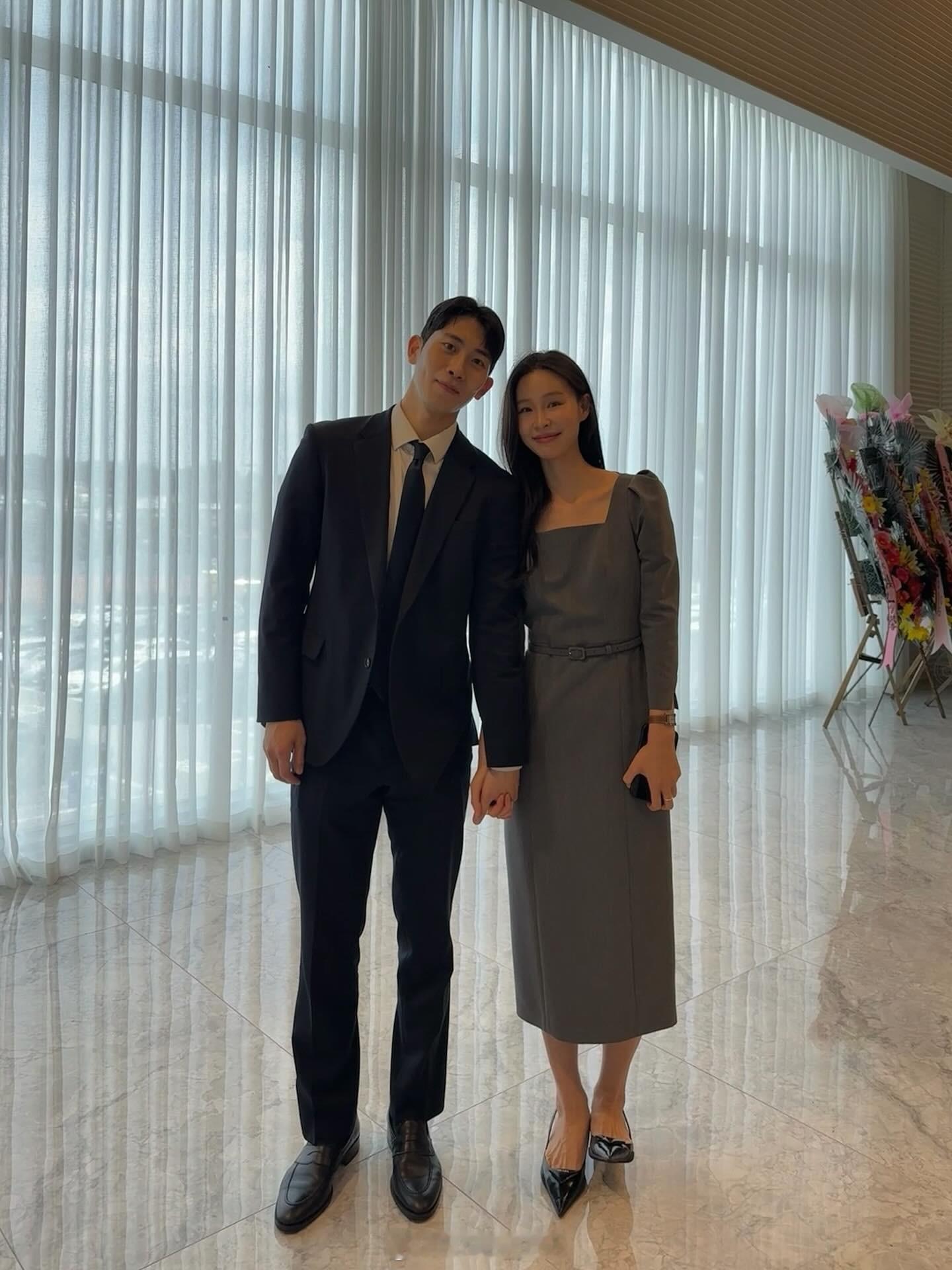 换乘恋爱郑惠仁近期的Lovestagram👩‍❤️‍👨情侣拍照 ​​​