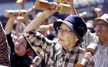 日本这一国家是真的没希望了，亚运会颁奖典礼别的国家都是礼仪小姐上台，日本亚运会上