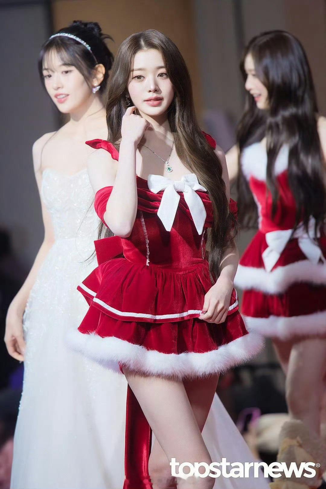 张元英红色圣诞裙真红丝绒蛋糕🈶 