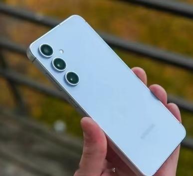 最近挖到三星要出Galaxy S25 FE的消息啦，参数都被曝光得差不多了，我赶