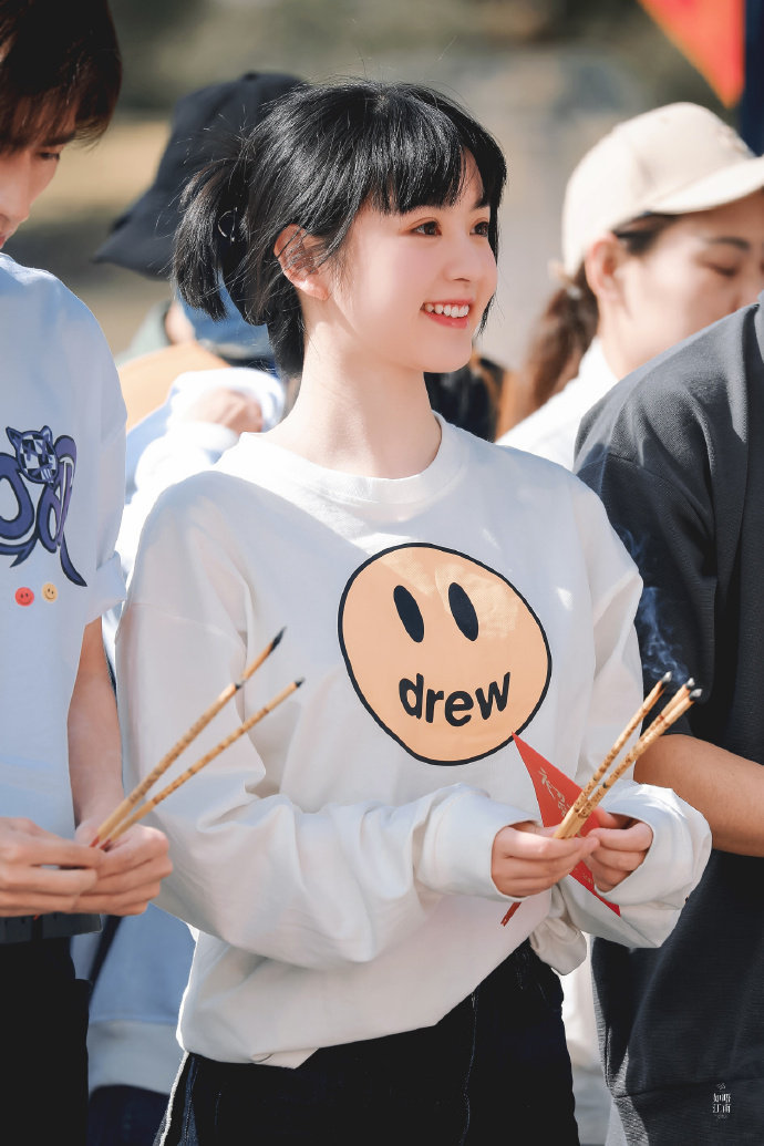 嫉妒所有捏过肥晚脸蛋的人😠 