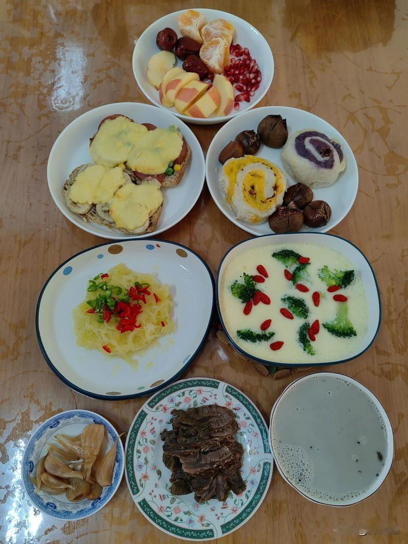 夏日生活打卡季现在是凌晨5:30分，家人們还没有起床，赶緊做早餐了，等他們起床。