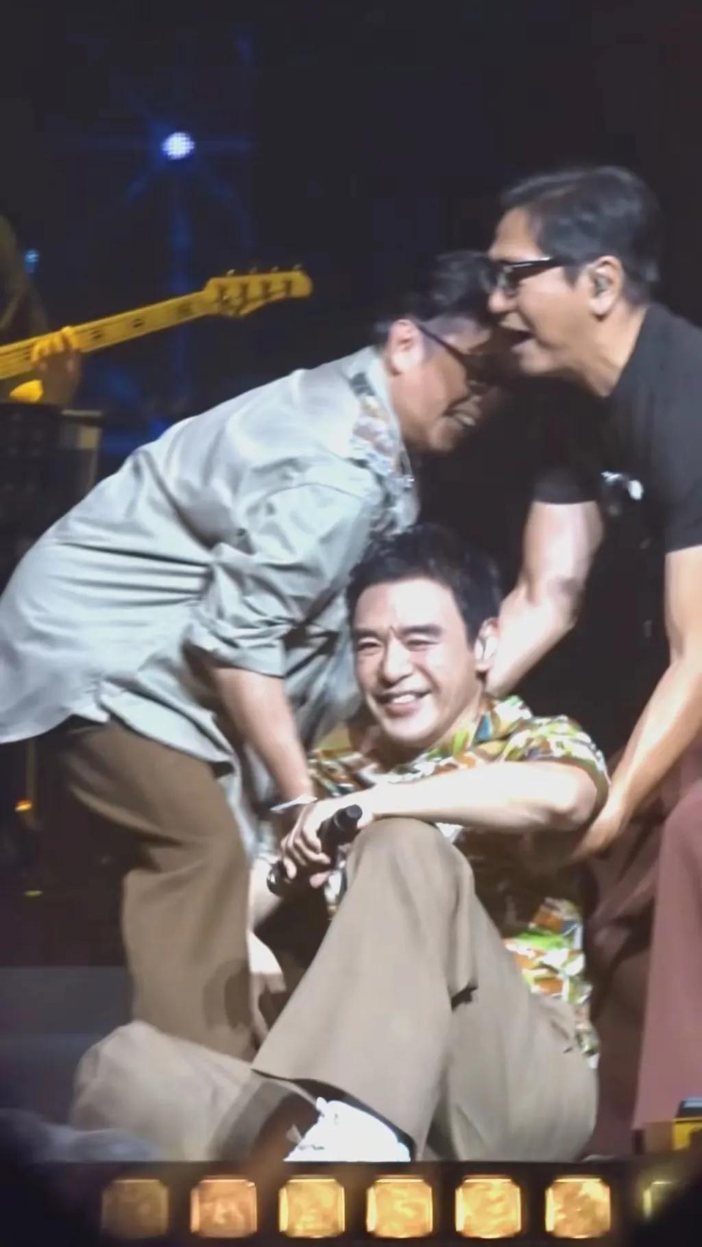 70岁以上的明星应该全面退休，不论是谁。台前幕后的工作都是需要体力智力的，人到了