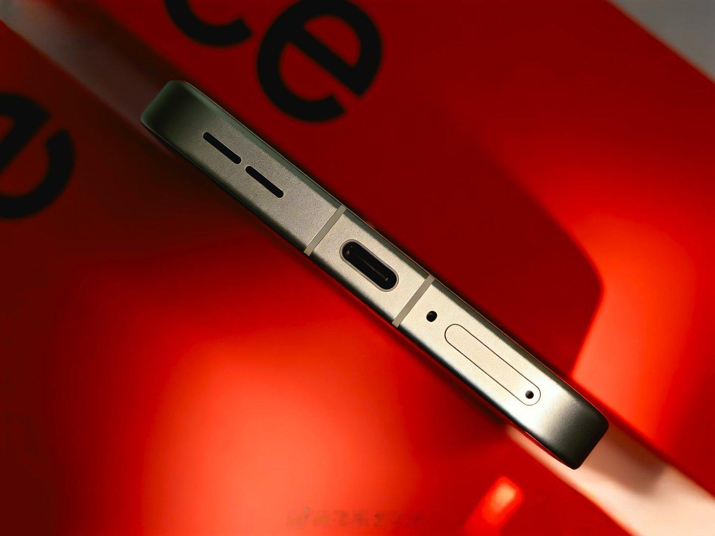 市面上并不缺“参数亮眼”的手机，缺的是懂得取舍的产品。Ace6T的聪明之处在于，