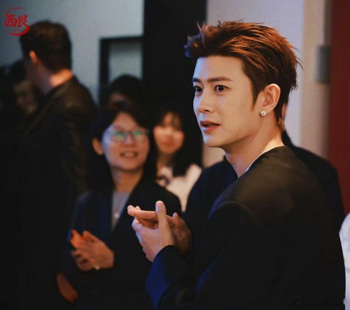 任嘉伦任嘉伦把红房子变成大嘉的家任嘉伦 祝贺任老板，开业大吉👏今天真是BOSS