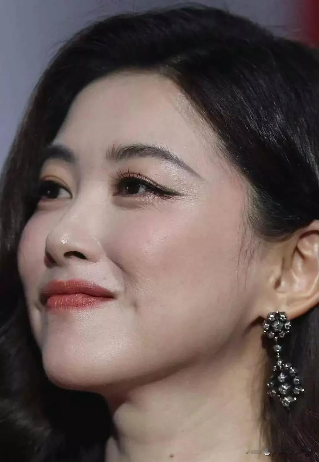 如果一个男人
没有工作，
经济不独立
就算你，
不抽烟，
不喝酒，
不跟兄弟出去