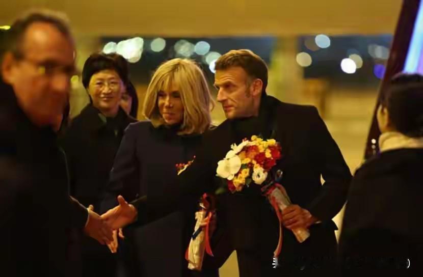 马克龙离华前坦言留遗憾，已与中方订下新约定，后续合作更可期
 
马克龙结束访华行