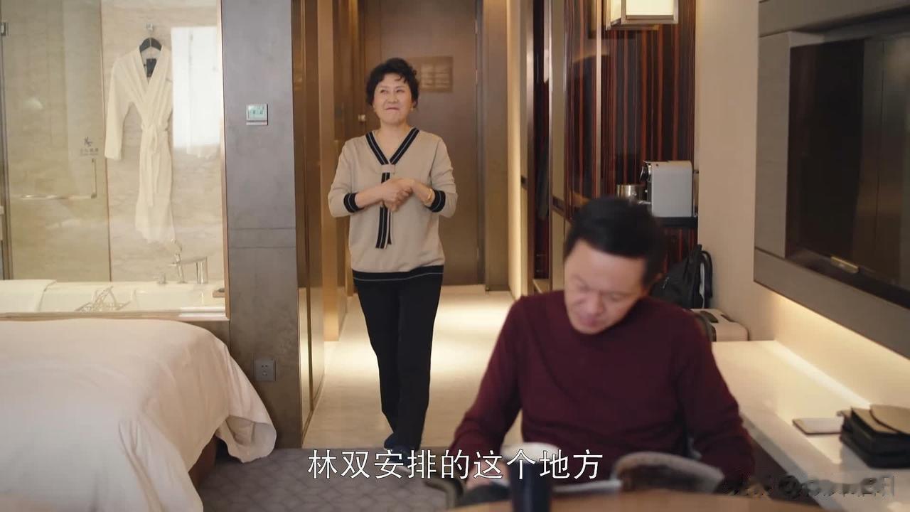 太讽刺：他们一家人，趴在墙头上就没下来过

电视剧《好事成双》中，最让人无语的当