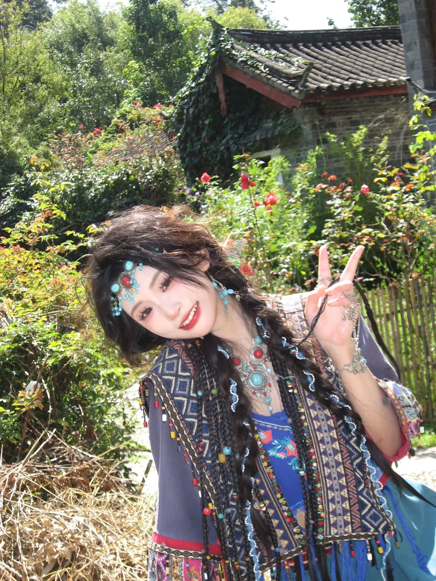 太喜欢了，拍到了心心念念的杨超越同款苗疆少女 好喜欢ccd这种古早的画质