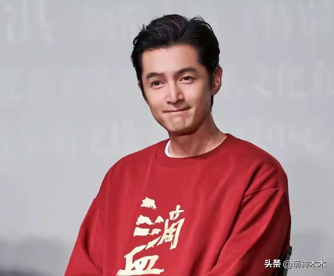 胡歌初恋风波太离谱！女方爆书信自证没吹牛，反被当场打脸
 
白玉兰奖举办时间刚敲