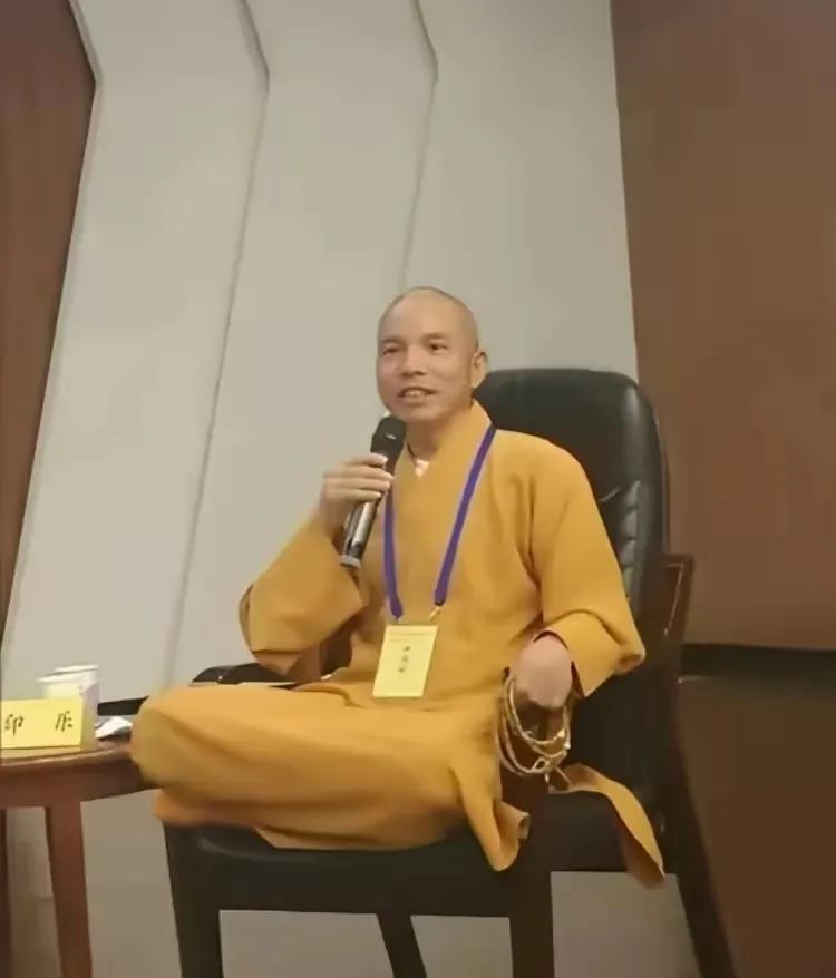 这届网友太可怕了，少林寺刚换掌门，24小时不到就把印乐法师的“老底”翻了个底朝天