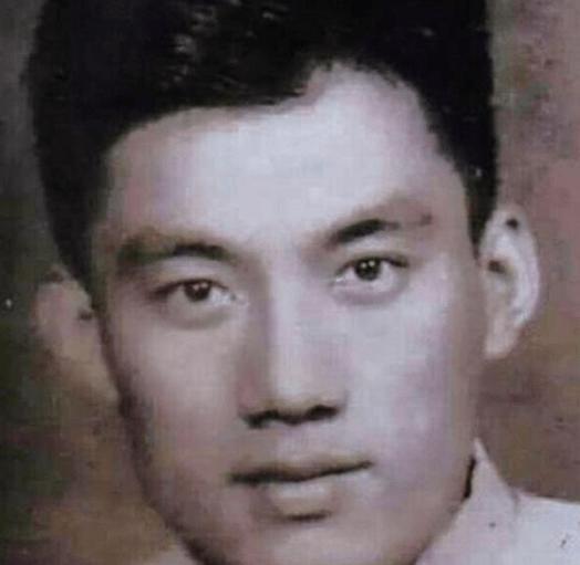 1943年，地下党李振远夫妇在东北被日本宪兵检查，就在马上要暴露的危急时刻，一个